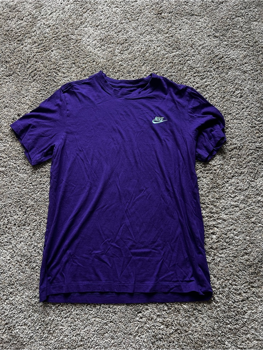 Nike Menβs Purple Crewneck T-Shirt
